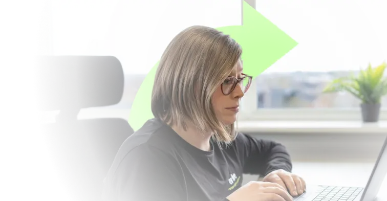 woman-working-on-laptop